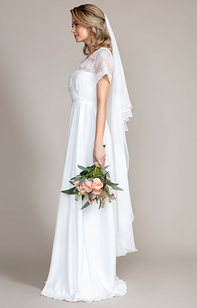 Bröllopsslöja lång i siden (elfenbensvit) by Tiffany Rose