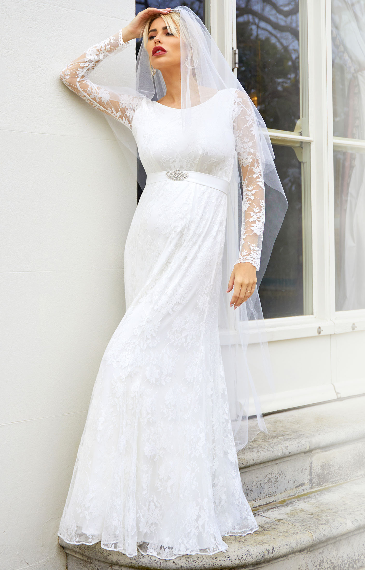 Trendy A-line Long Sleeve Scoop Neck Lace Wedding Dress - FeelTimes