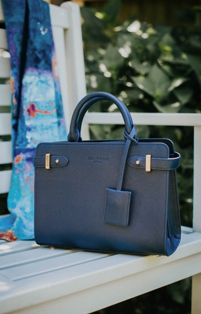 Handtasche Derby (Marineblau) by Tiffany Rose