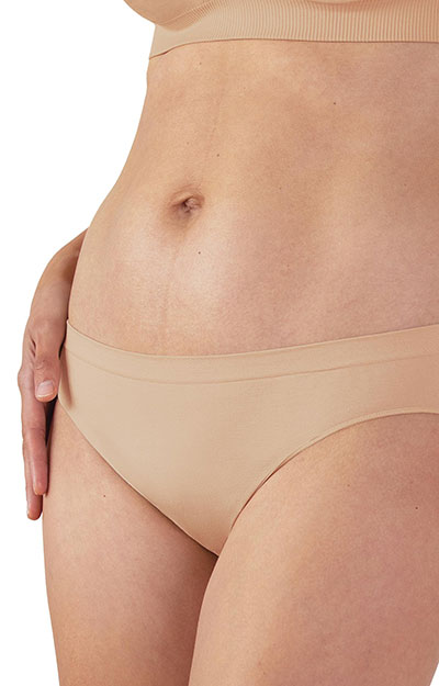 Culotte de maternité sans coutures à taille mi-haute (Nude Caramel) by Tiffany Rose