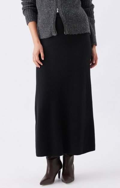 Annie Aline Knit Skirt (Black) by Tiffany Rose