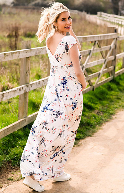 Umstands-Maxikleid Alana in Japanischer Garten Print by Tiffany Rose