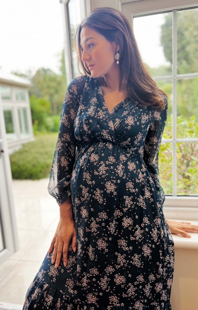 Robe Bella longue (Petites Fleurs Bleu Marine) by Tiffany Rose