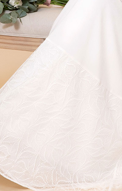 Robe de mariée de maternité Erin longue en dentelle ivoire à motif feuillage by Tiffany Rose