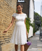 Kleid Viola aus Spitze in Elfenbein by Tiffany Rose